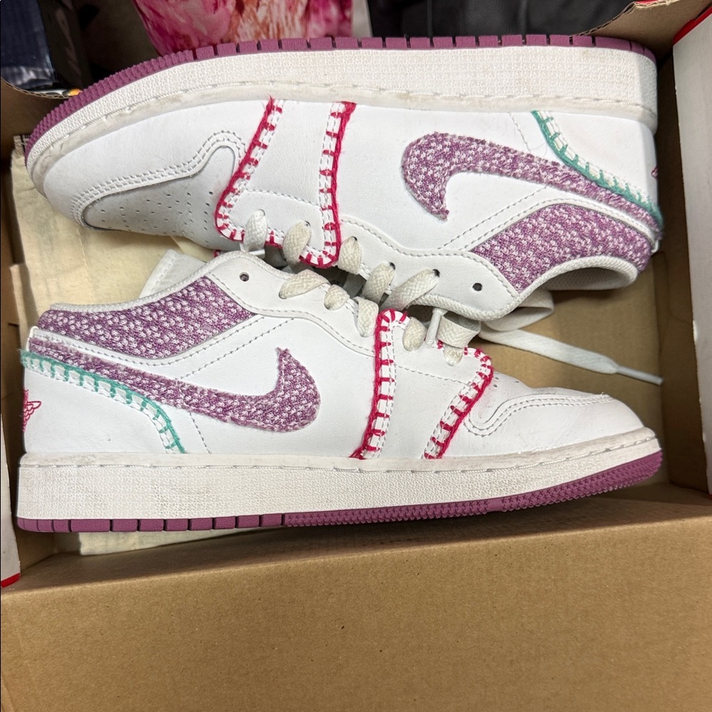 Nike White and Pink Textured Sneakers